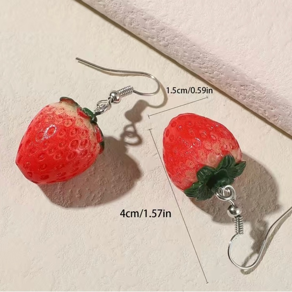 Women’s/girls strawberry earrings - Picture 3 of 3